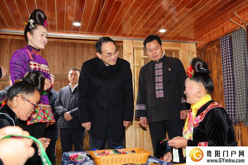 徐麟在黔东南州调研(图1) 徐麟在黔东南州调研(图1)