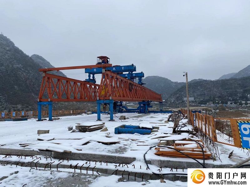 安顺市综合交通和区域经济发展中心现场调研西秀区沪昆铁路K2081、K2092 平改立项目推进情况(图1) 安顺市综合交通和区域经济发展中心现场调研西秀区沪昆铁路K2081、K2092 平改立项目推进情况(图1)