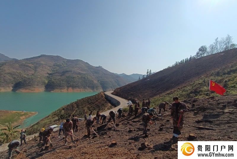 “植”此青绿 不负青山 贵州各地开展义务植树活动(图9) “植”此青绿 不负青山 贵州各地开展义务植树活动(图9)