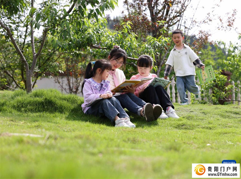 春日品书香(图1) 春日品书香(图1)