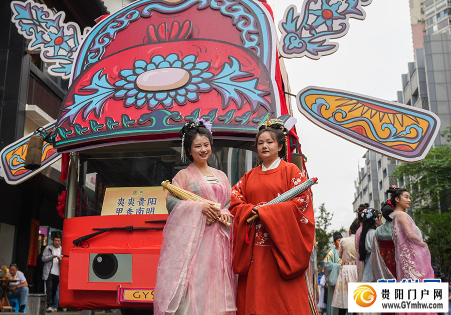 “爱乐巴士”“娱”你相遇(图1) “爱乐巴士”“娱”你相遇(图1)