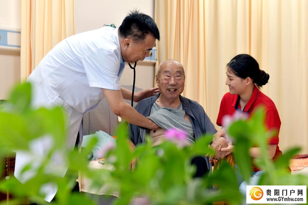 首超3万亿元!2025年医保“家底”更厚实(图1) 首超3万亿元!2025年医保“家底”更厚实(图1)